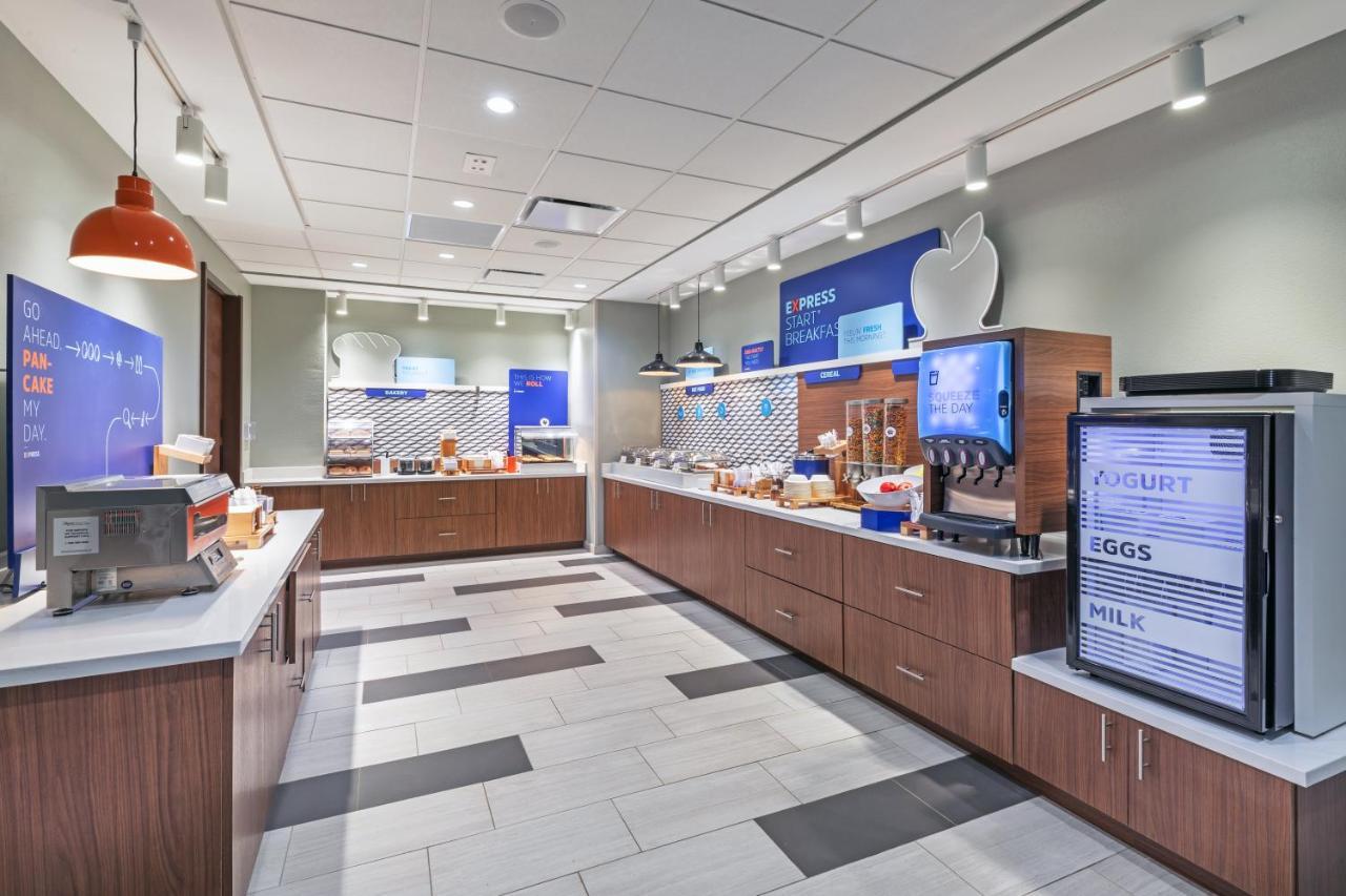 Holiday Inn Express & Suites - Parsons By Ihg Exteriör bild