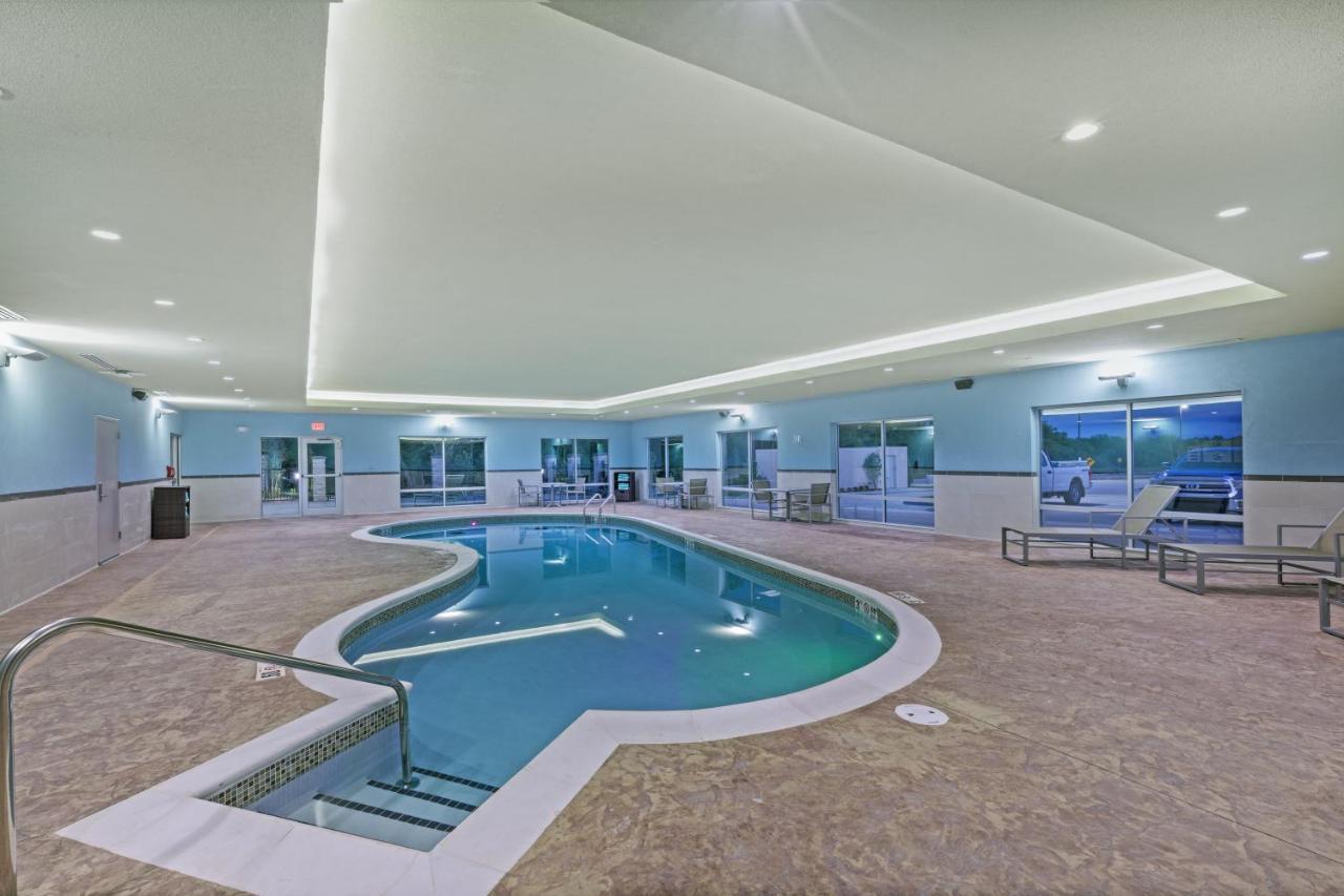 Holiday Inn Express & Suites - Parsons By Ihg Exteriör bild