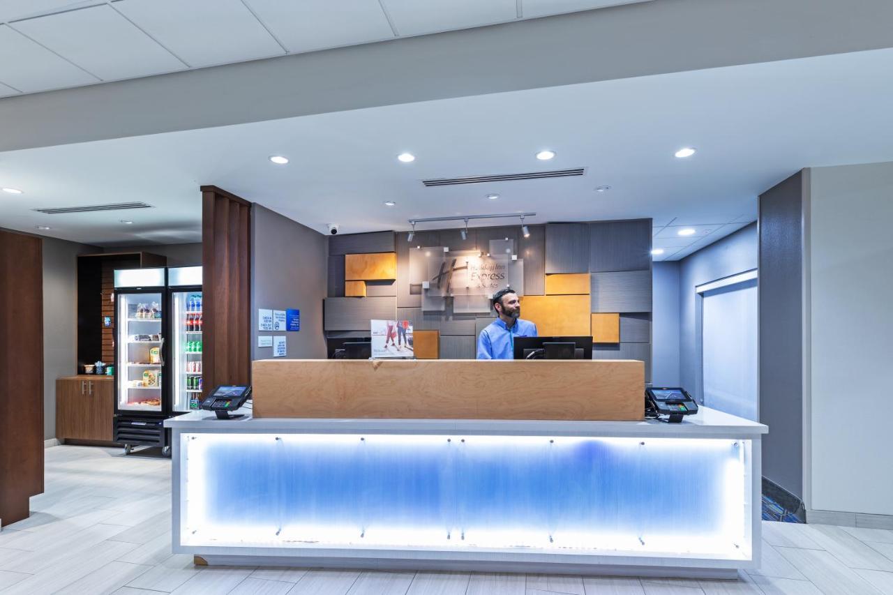 Holiday Inn Express & Suites - Parsons By Ihg Exteriör bild